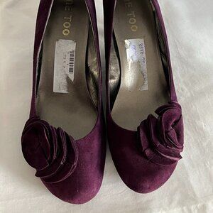 Me Too Purple suede-style wedge pumps with purple flower accent - 10M